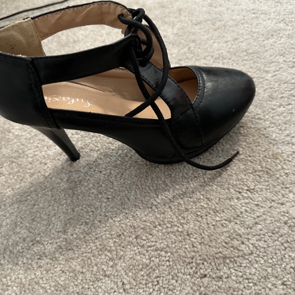 Women’s shoes and boots - Picture 13 of 16